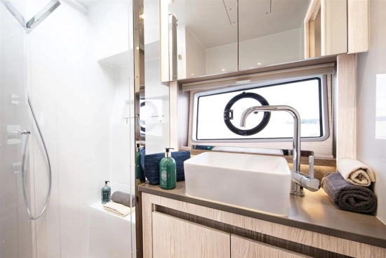 Sealine C390 nuova in vendita