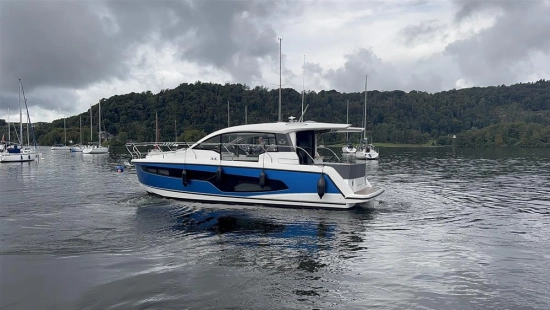 Sealine C335 de segunda mano en venta