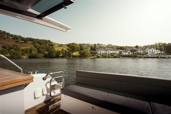 Sealine C335 de segunda mano en venta