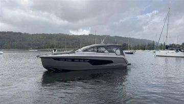 Sealine S335 usata in vendita