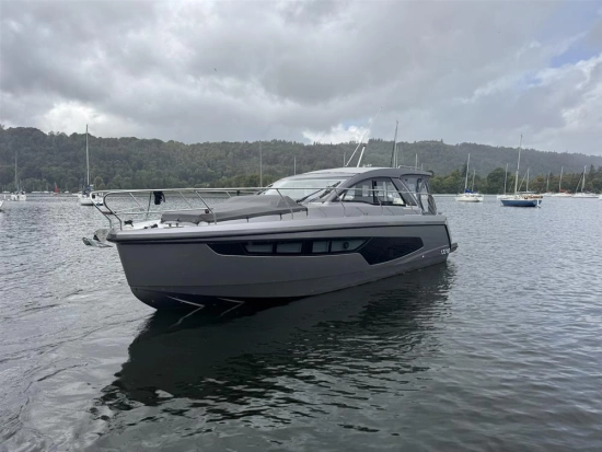 Sealine S335 usata in vendita