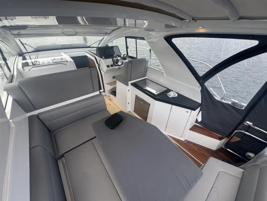 Sealine S335 usata in vendita