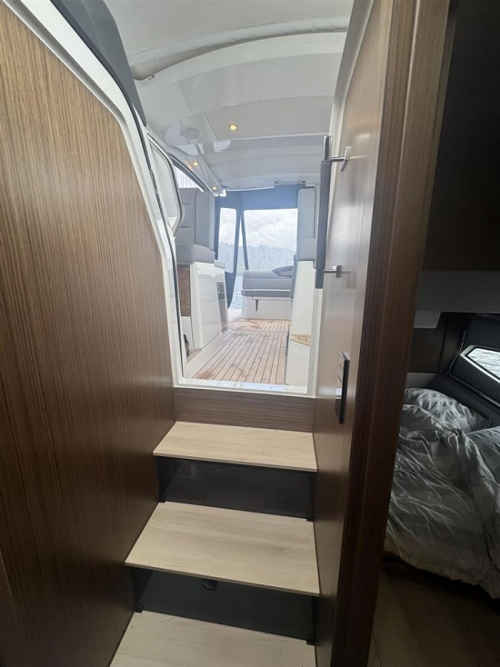 Sealine S335 usata in vendita