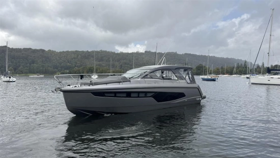 Sealine S335 usata in vendita