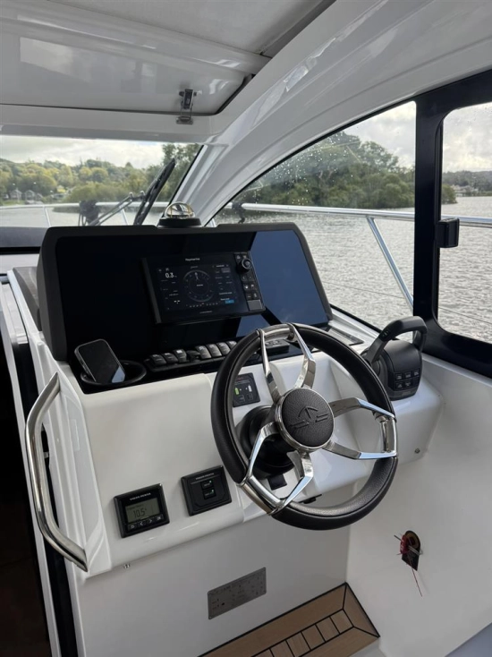 Sealine S335 usata in vendita