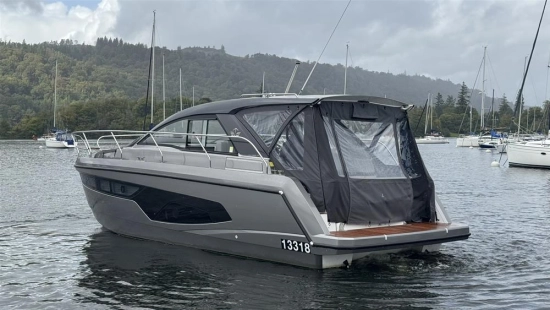 Sealine S335 usata in vendita