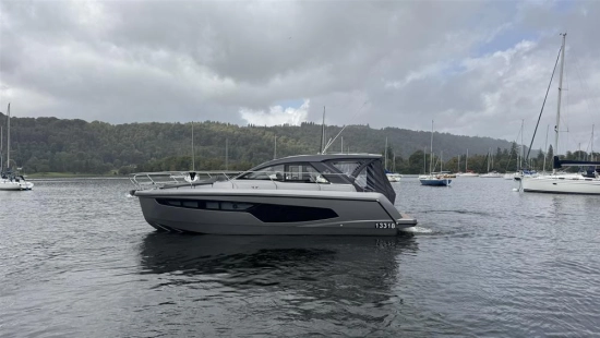 Sealine S335 usata in vendita