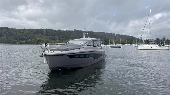 Sealine S335 usata in vendita