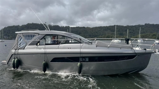 Sealine S335 usata in vendita