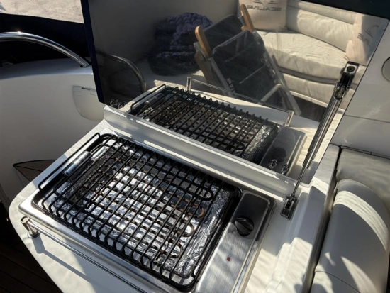 Sealine S38 usado à venda