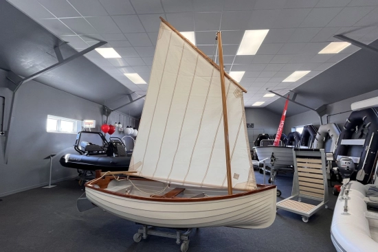 Classic Sailing Dinghy Jade 10 usata in vendita