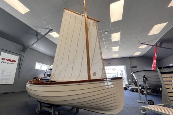 Classic Sailing Dinghy Jade 10 usata in vendita