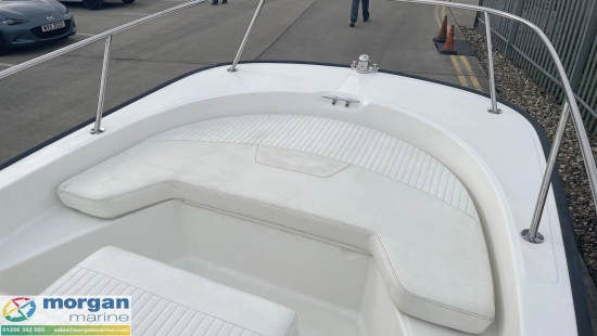 Boston Whaler 170 Montauk usado à venda