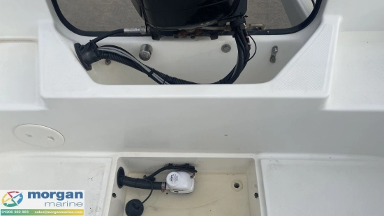 Boston Whaler 170 Montauk usado à venda
