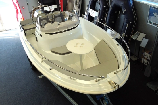 Jeanneau Cap Camarat 5.5 CC novos à venda