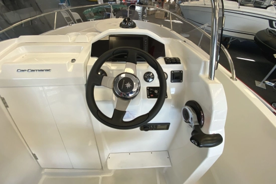 Jeanneau Cap Camarat 5.5 CC novos à venda