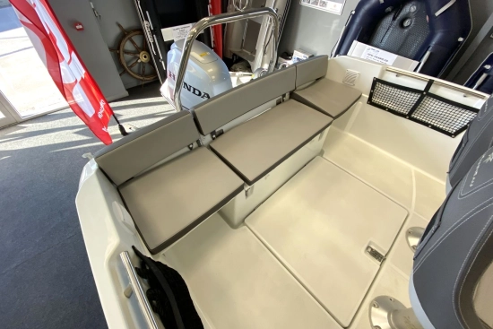 Jeanneau Cap Camarat 5.5 CC novos à venda