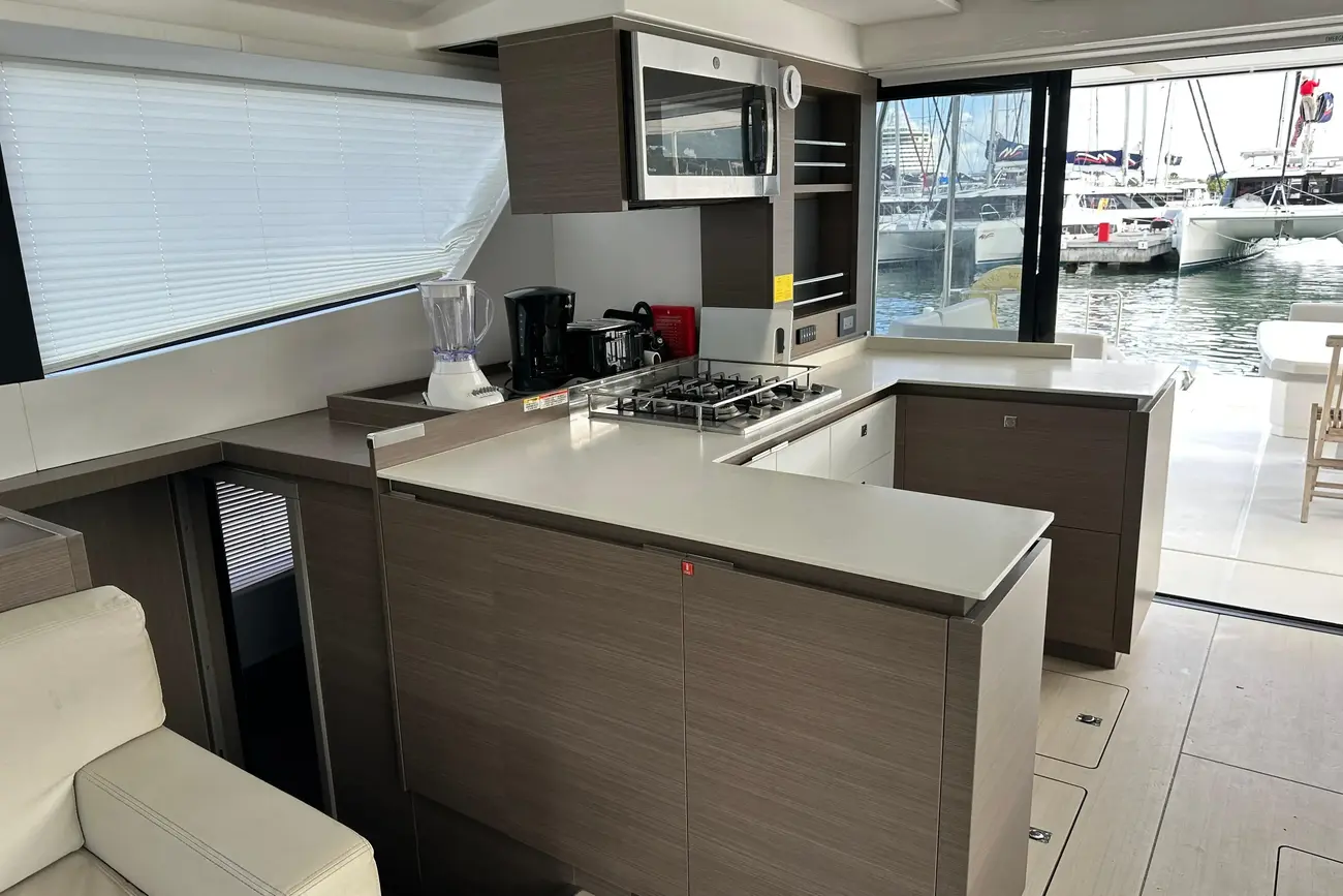 Leopard 53 Powercat usata in vendita