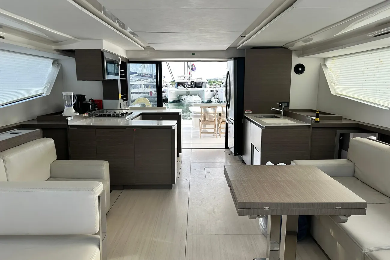Leopard 53 Powercat usata in vendita