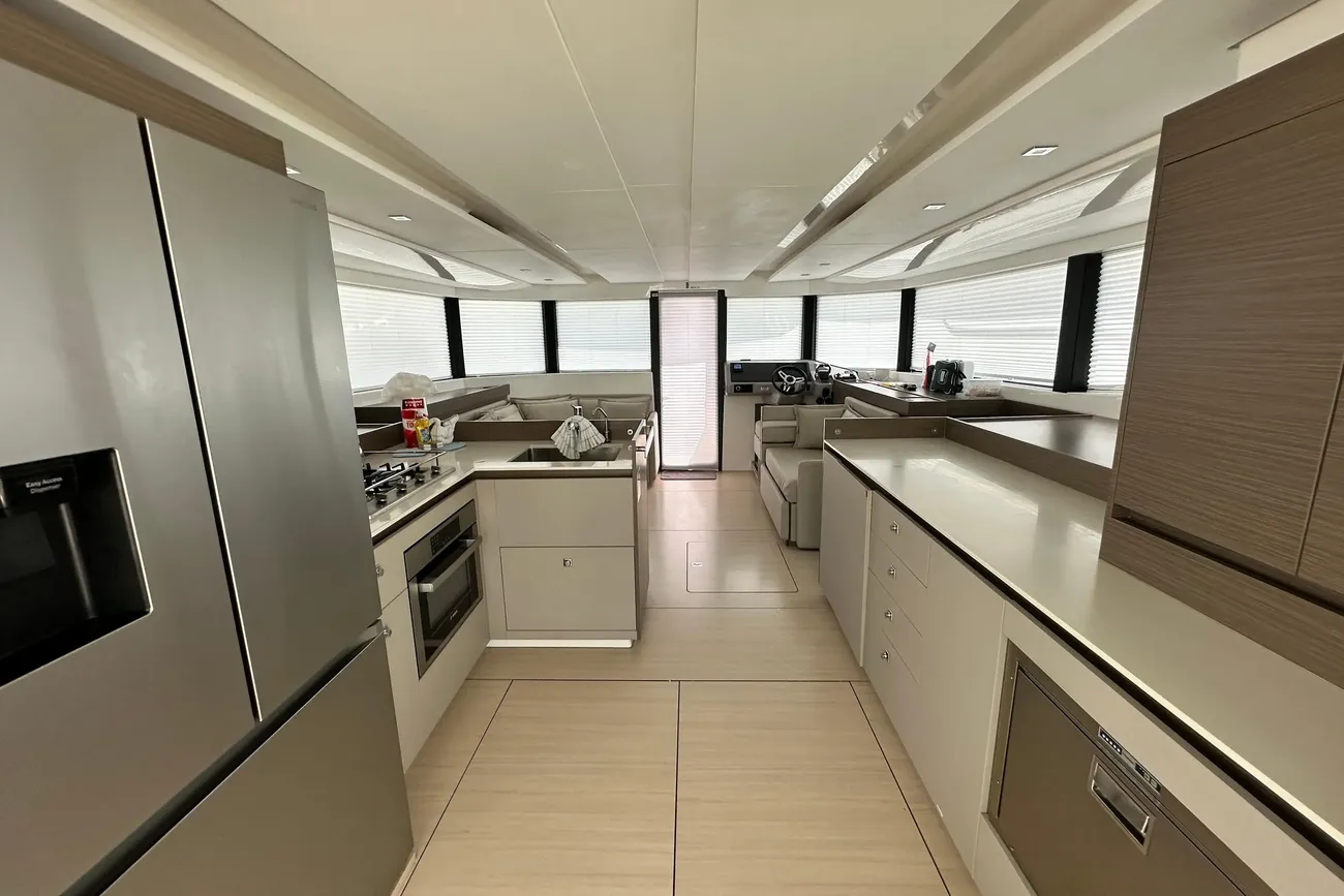 Leopard 46 Powercat usata in vendita