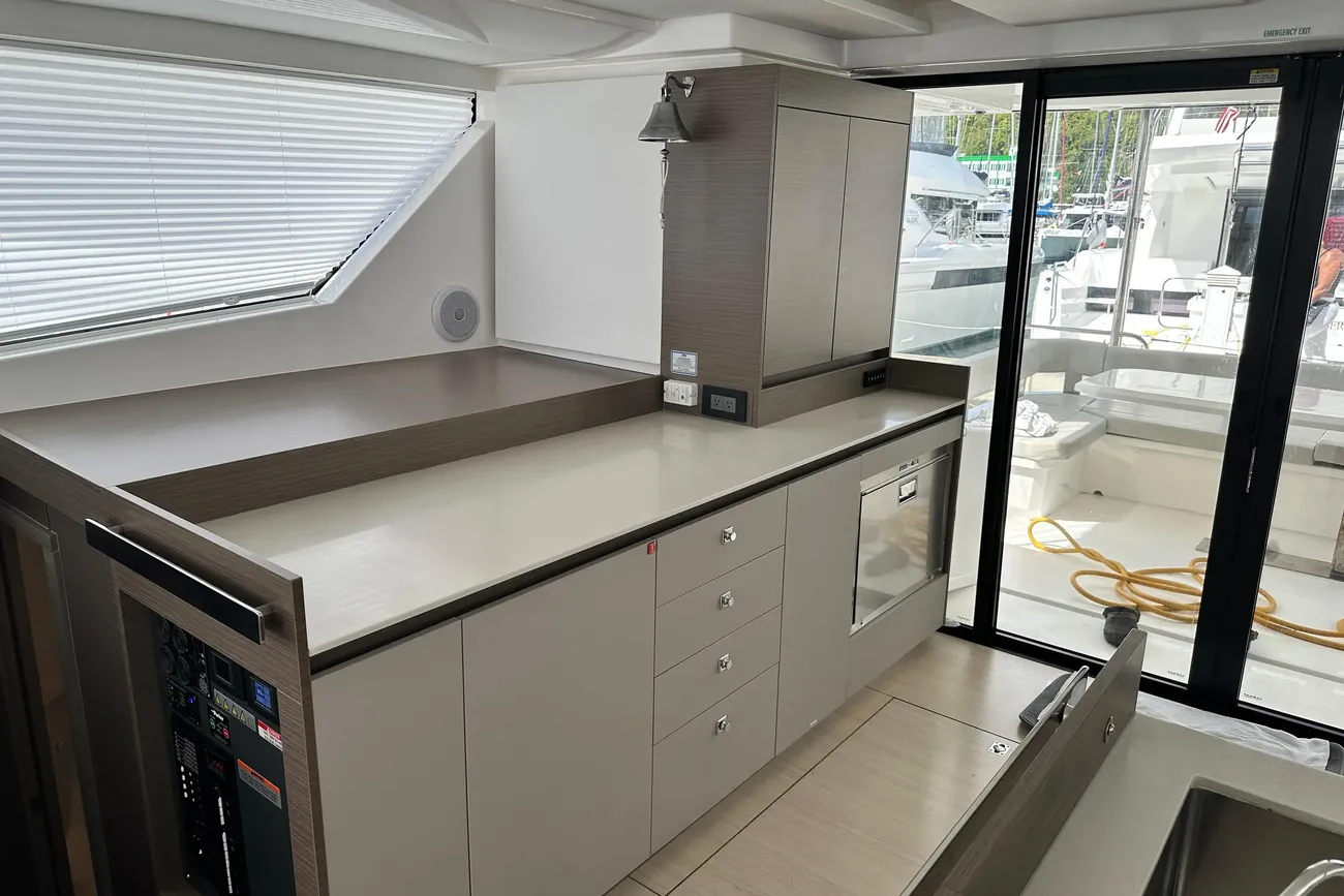 Leopard 46 Powercat usata in vendita