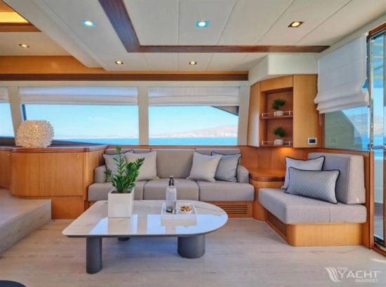 Ferretti 731 usado à venda