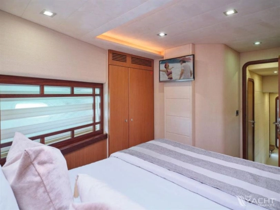 Ferretti 731 usado à venda