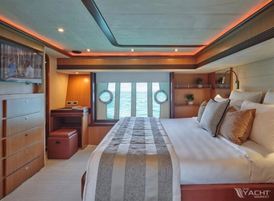 Ferretti 731 usado à venda