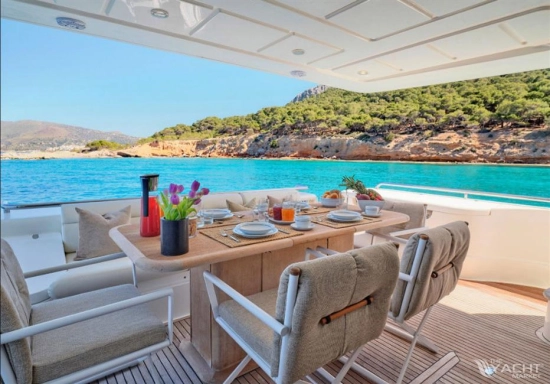 Ferretti 731 usado à venda