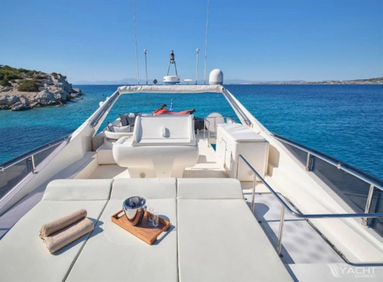Ferretti 731 usado à venda