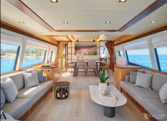 Ferretti 731 usado à venda