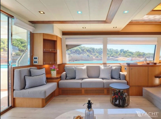 Ferretti 731 usado à venda