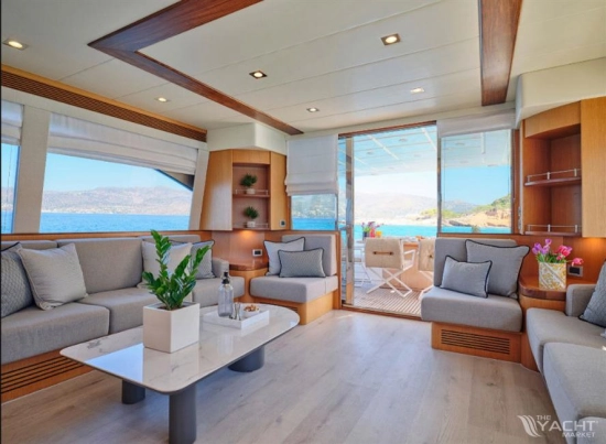 Ferretti 731 usado à venda