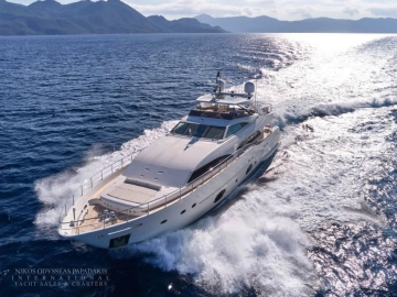 Ferretti Custom Line 97 usata in vendita
