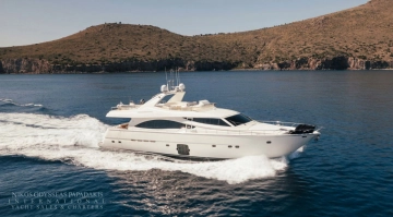 Ferretti 830 usado à venda
