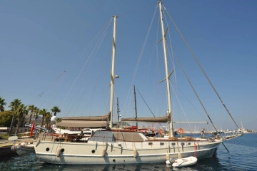 Ketch 24 m. usado à venda