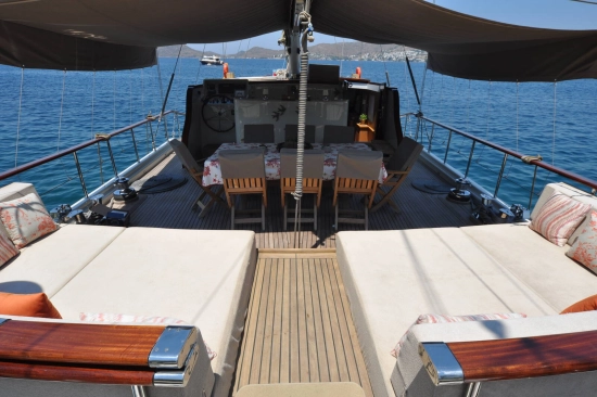 Ketch 24 m. usado à venda