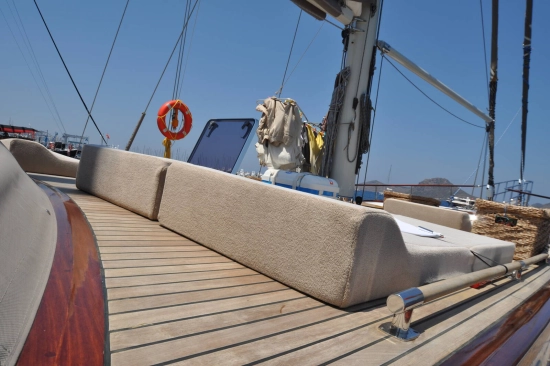 Ketch 24 m. usado à venda