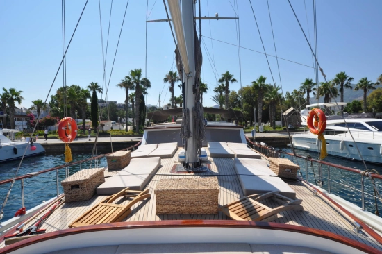 Ketch 24 m. usado à venda