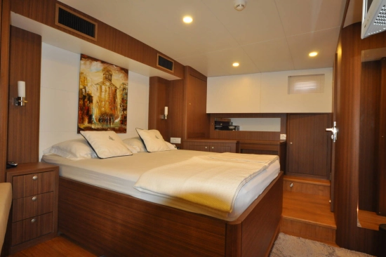 Ketch 24 m. usado à venda