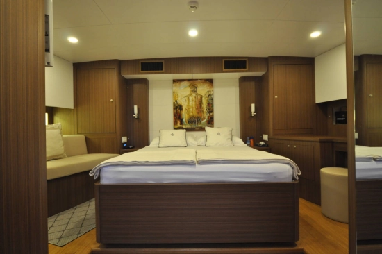 Ketch 24 m. usado à venda