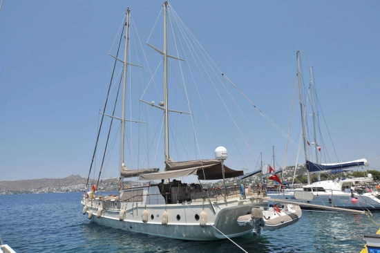 Ketch 24 m. usado à venda