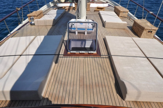 Ketch 24 m. usado à venda