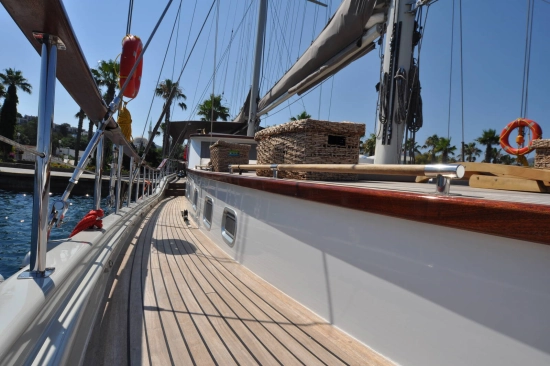 Ketch 24 m. usado à venda