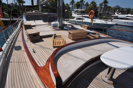 Ketch 24 m. usado à venda