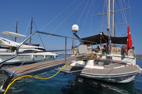 Ketch 24 m. usado à venda