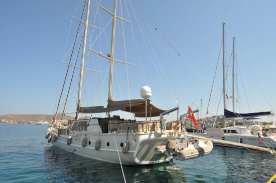 Ketch 24 m. usado à venda