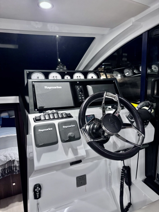 Sealine C330 de segunda mano en venta