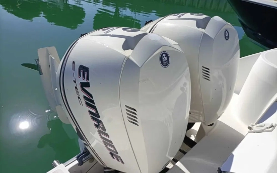 Boston Whaler 26 Outrage usata in vendita