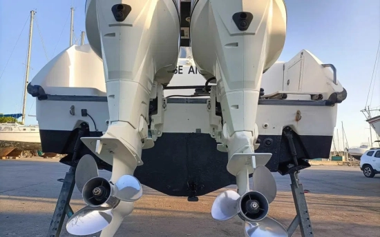 Boston Whaler 26 Outrage usata in vendita